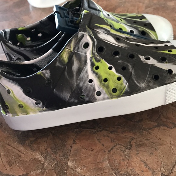 Kid’s camo inspired colored slip on shoes - Picture 2 of 6